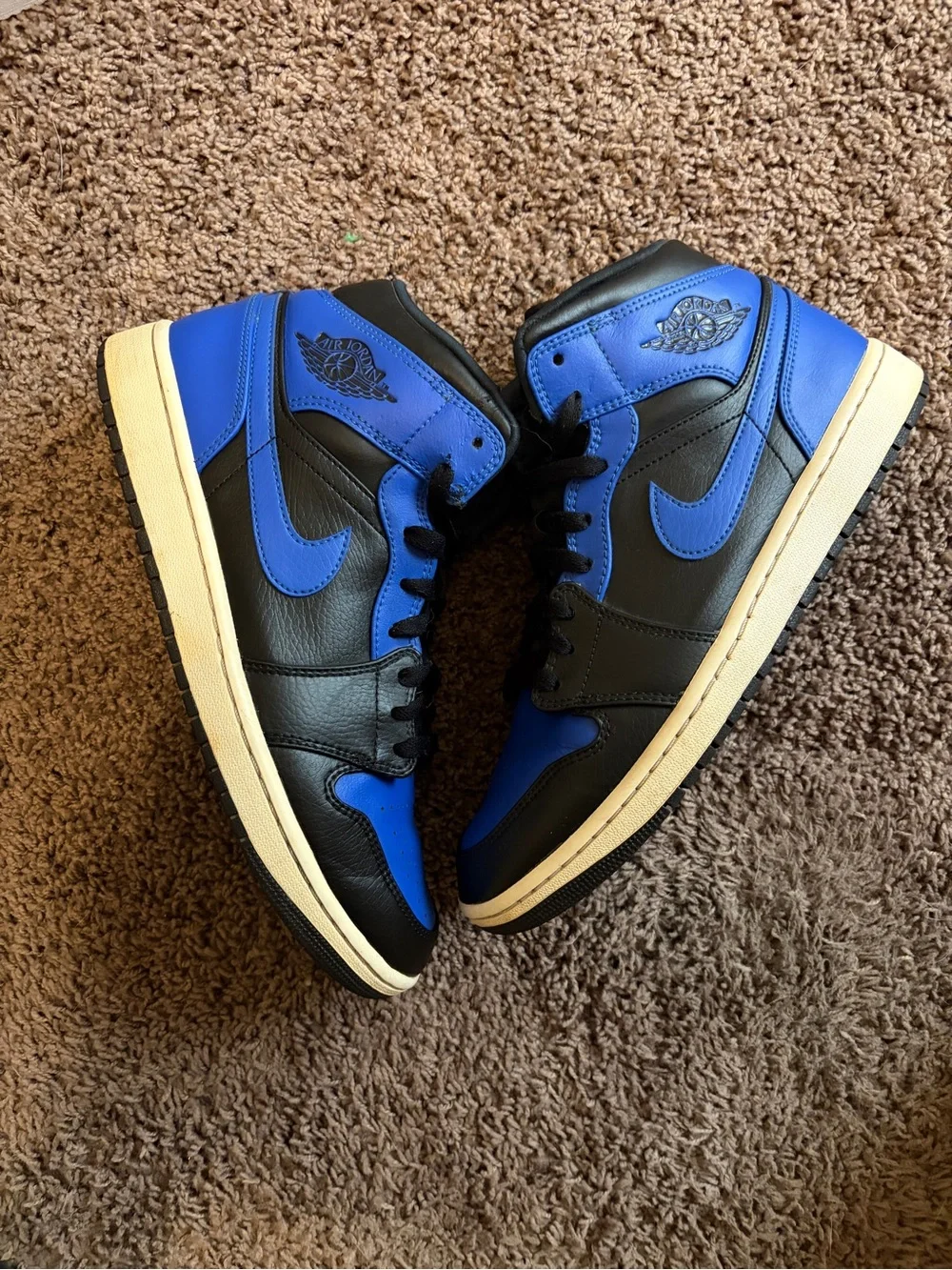 Jordan 1 mid hyper royal